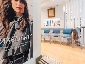 ¿Cómo elegir el color de pelo que mejor favorece a su tono de piel con nuestros peluqueros en Vigo?